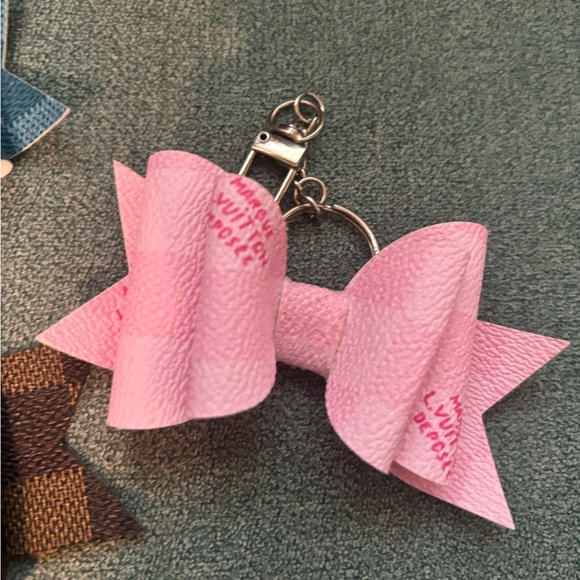 Colorful Bow Keychains Set - Picture 3 of 4